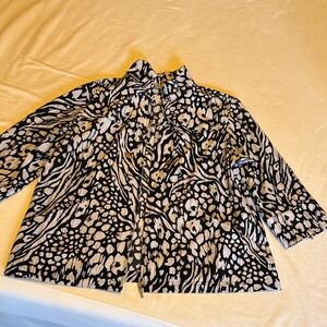 Stylish Zenergy by Chico’s Black and White Patterned Zip Jacket